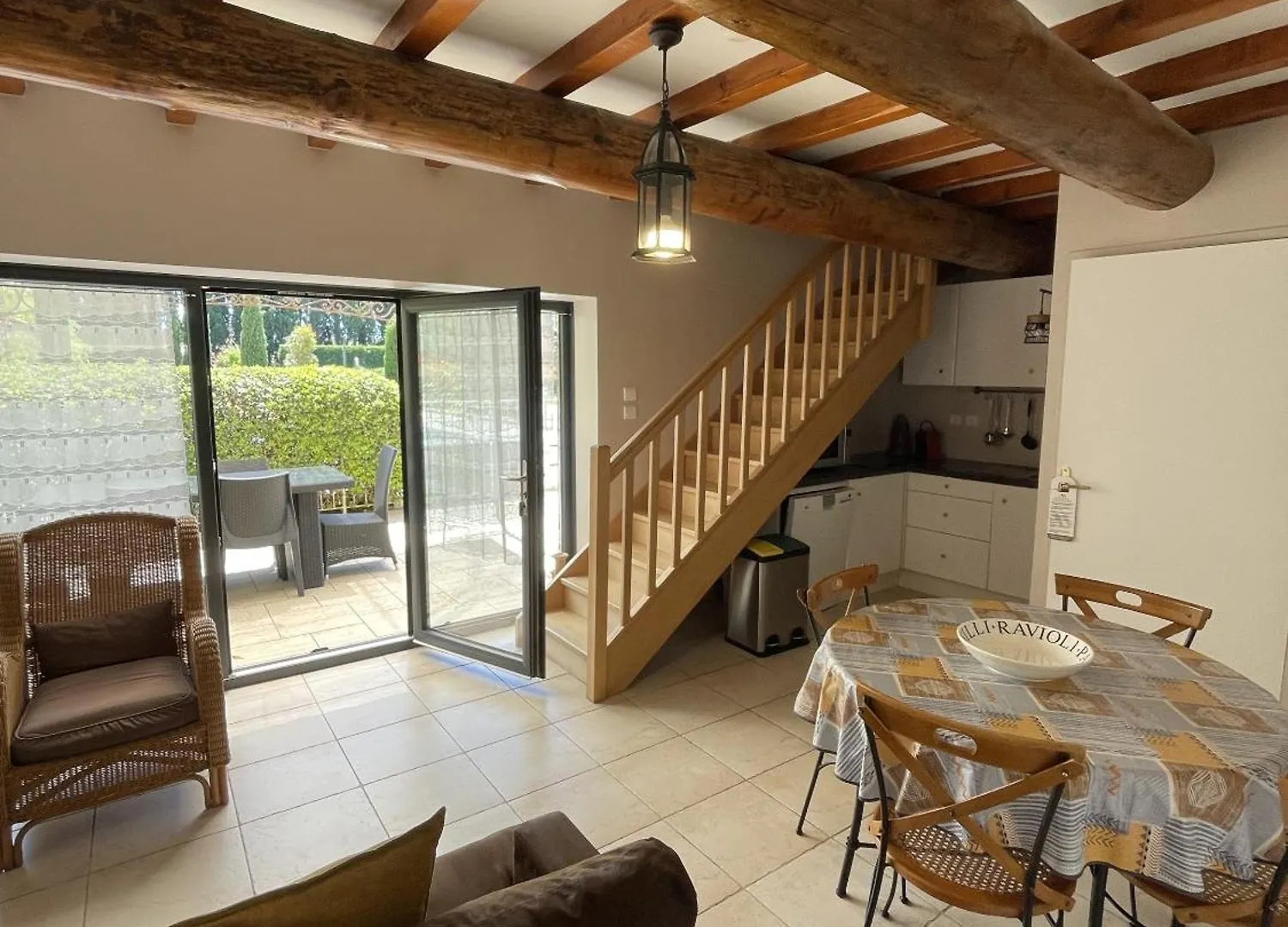 Le Mas Des Chutes Graveson Bed & Breakfast