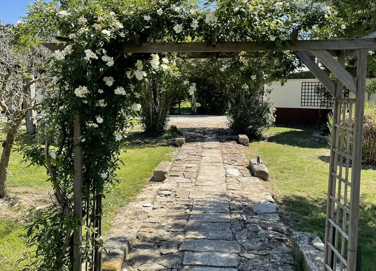 Le Mas Des Chutes Bed & Breakfast Graveson 3*,